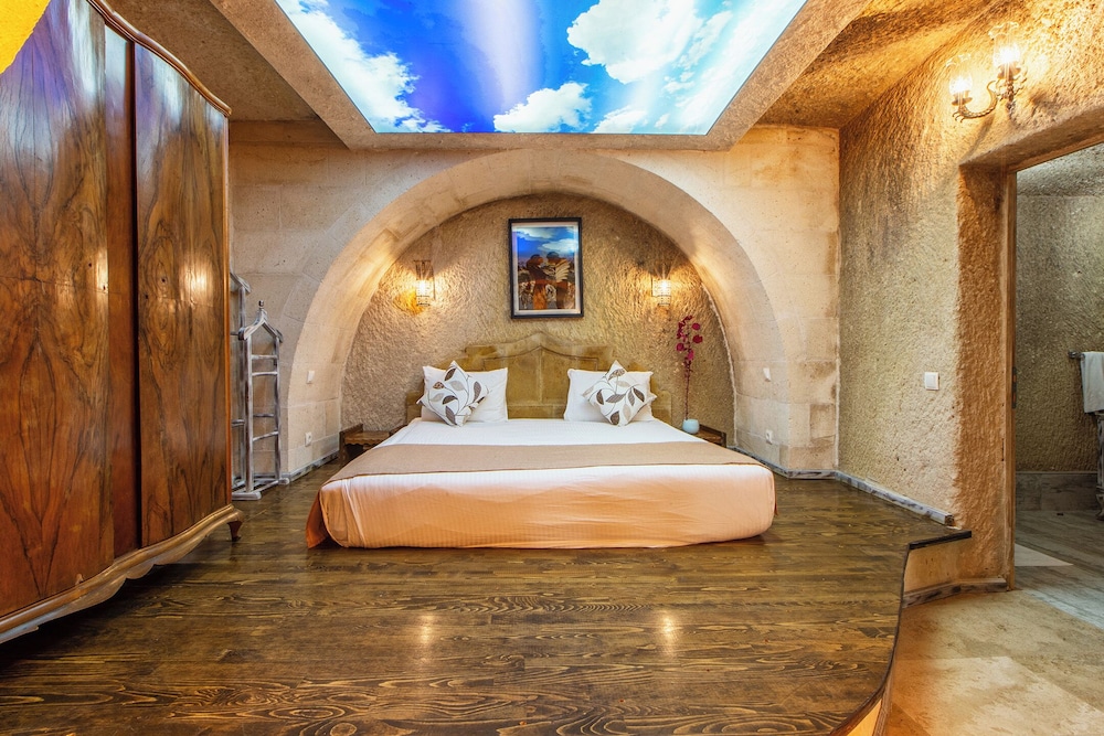 Karlik Cave Suite 11/50
