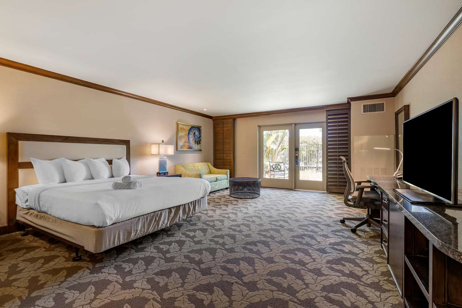 King Bed, Water View