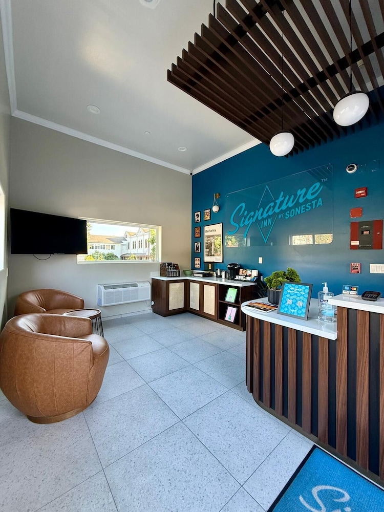 Signature Inn Berkeley 26/50
