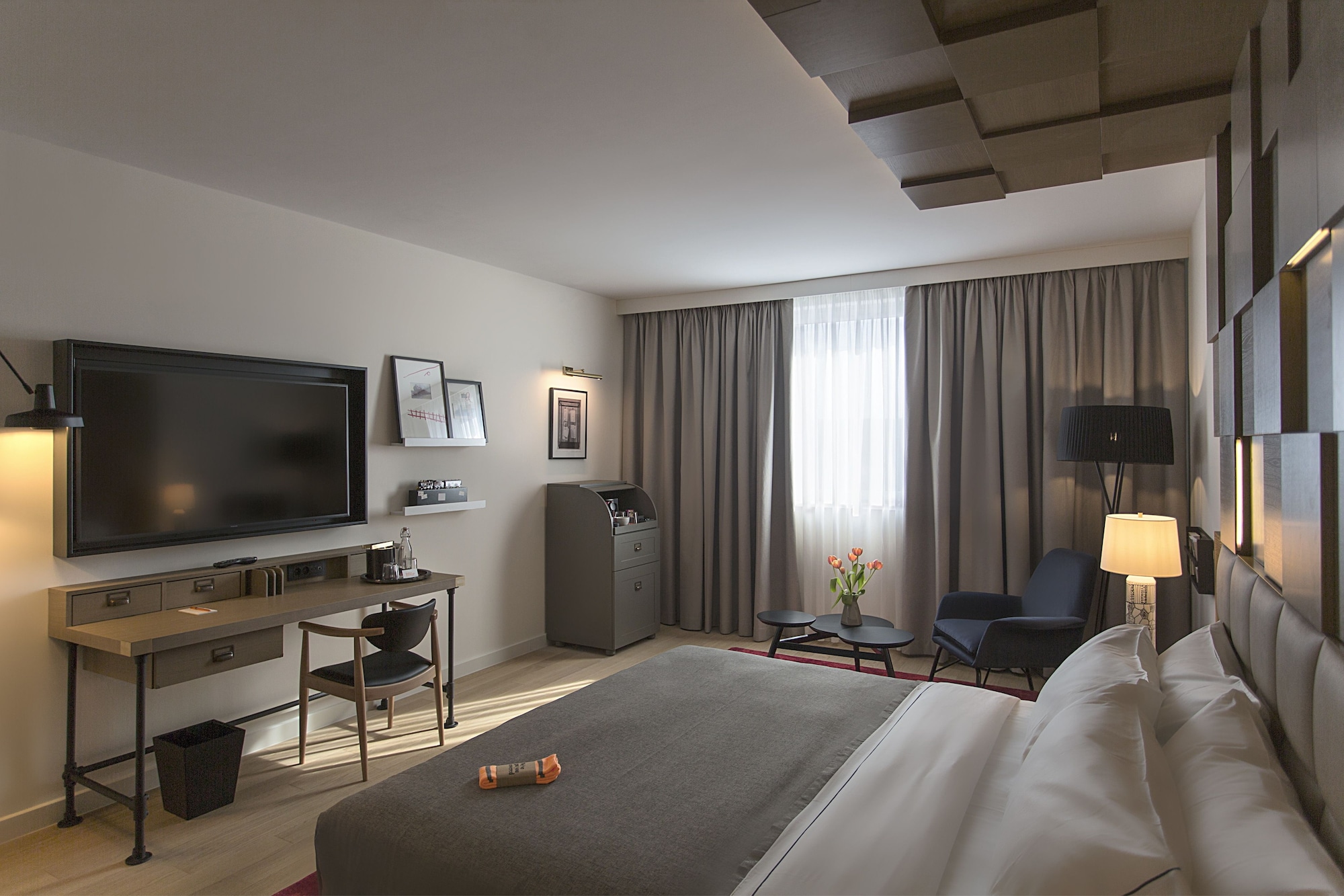 JUNIOR SUITE, KING BED