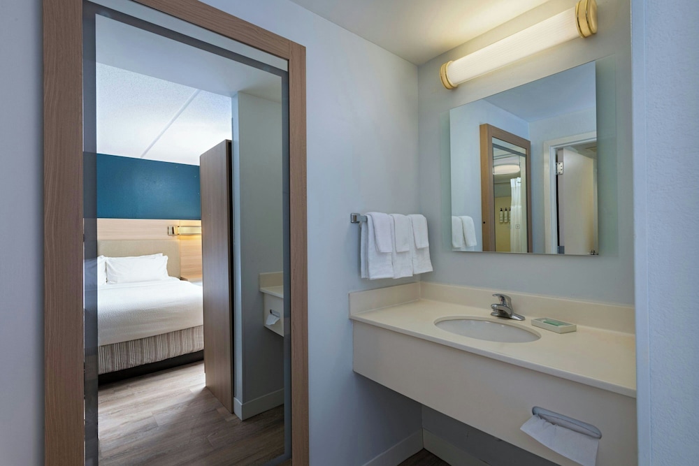 جناح بسرير كينج مع سرير سحّاب إضافي، SpringHill Suites Pittsburgh Washington 2/3