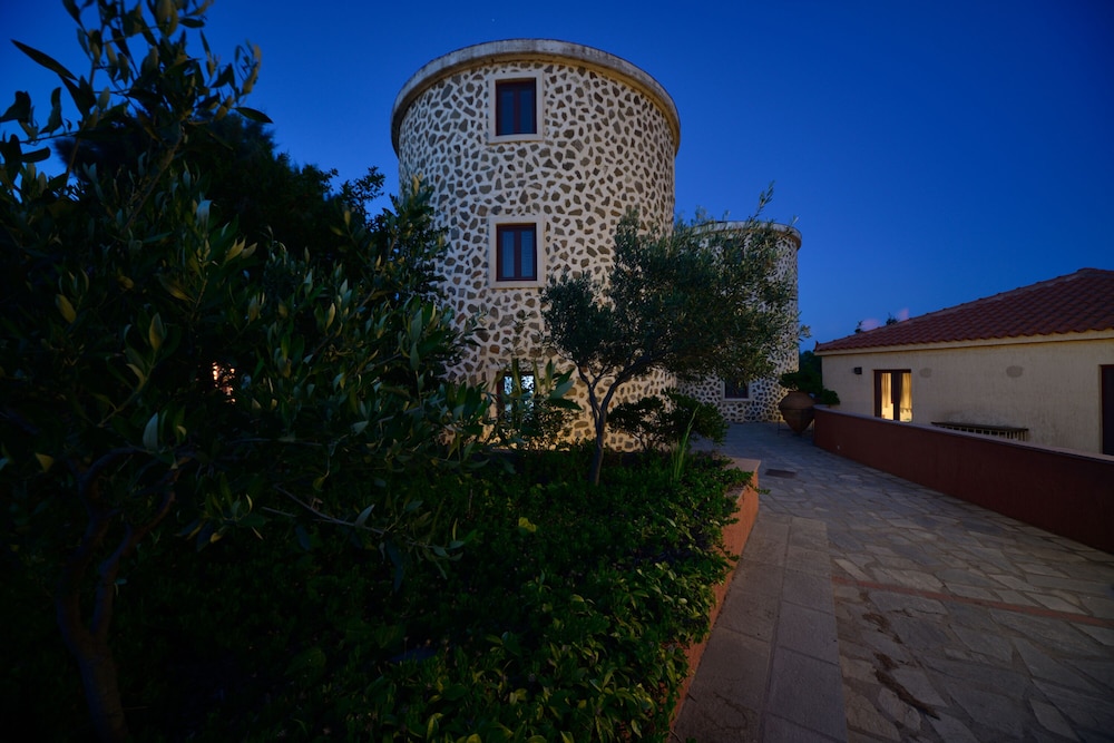 Varos Village Boutique Hotel 46/49