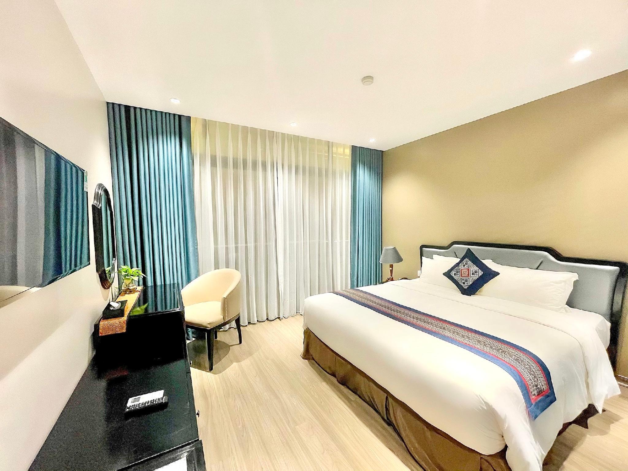 Upper, King Bed, with View