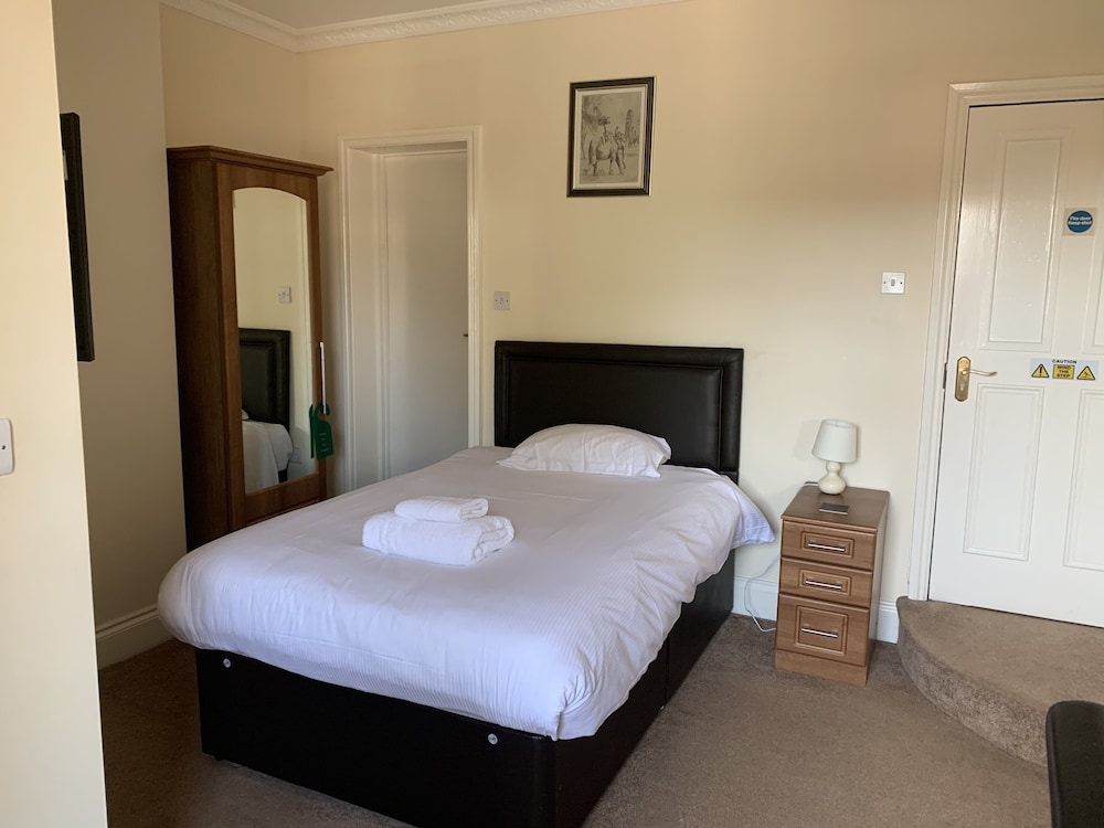 The Lawns Guest House 8/41