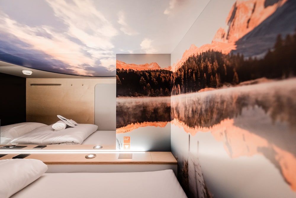 Capsule Hotel - Alpine Garden Zurich Airport 5/37