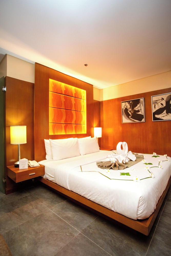 Crown Regency Beach Resort Boracay 25/75