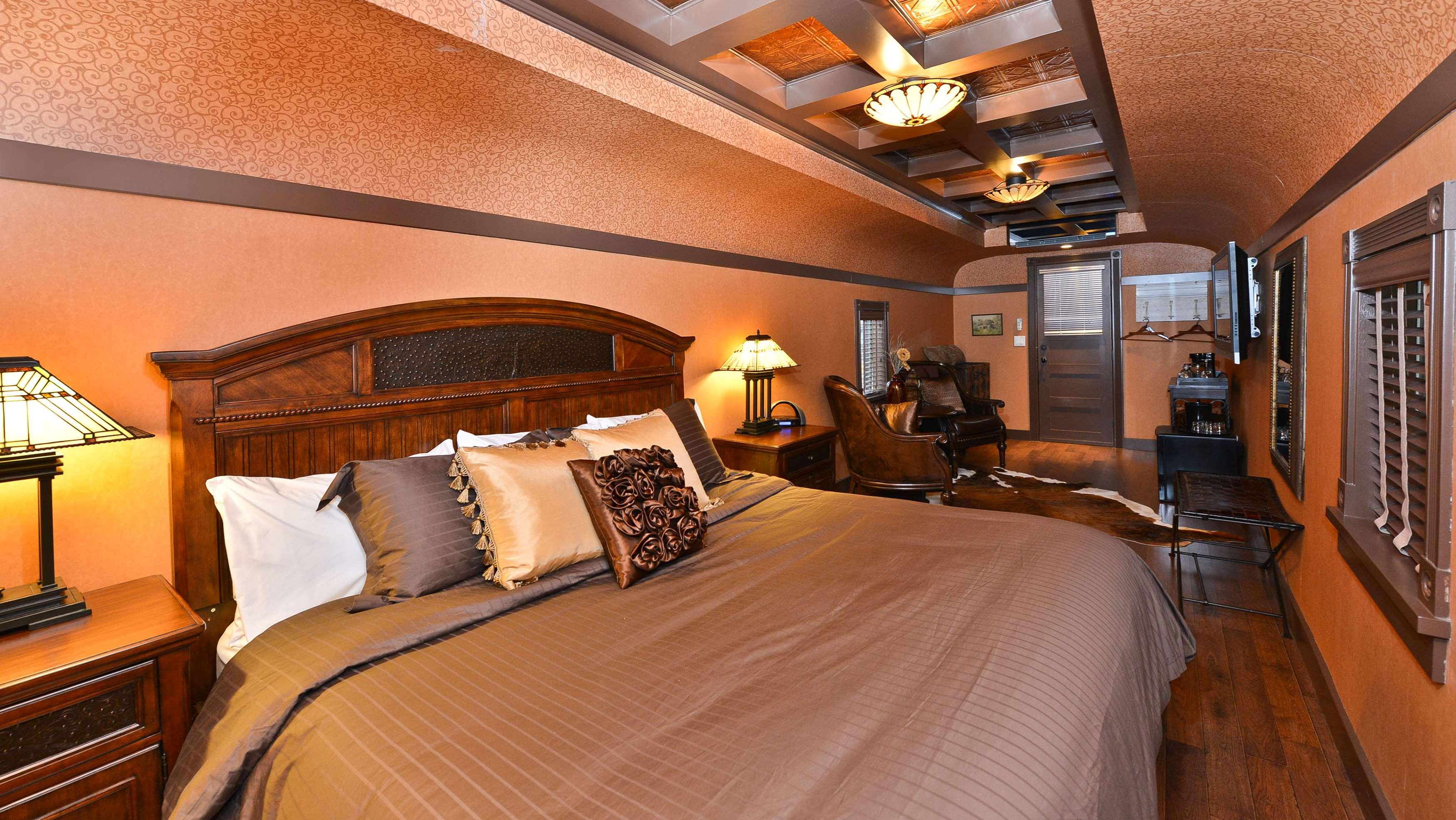 Rail Car, Deluxe, Suite, King Bed, Hot Tub