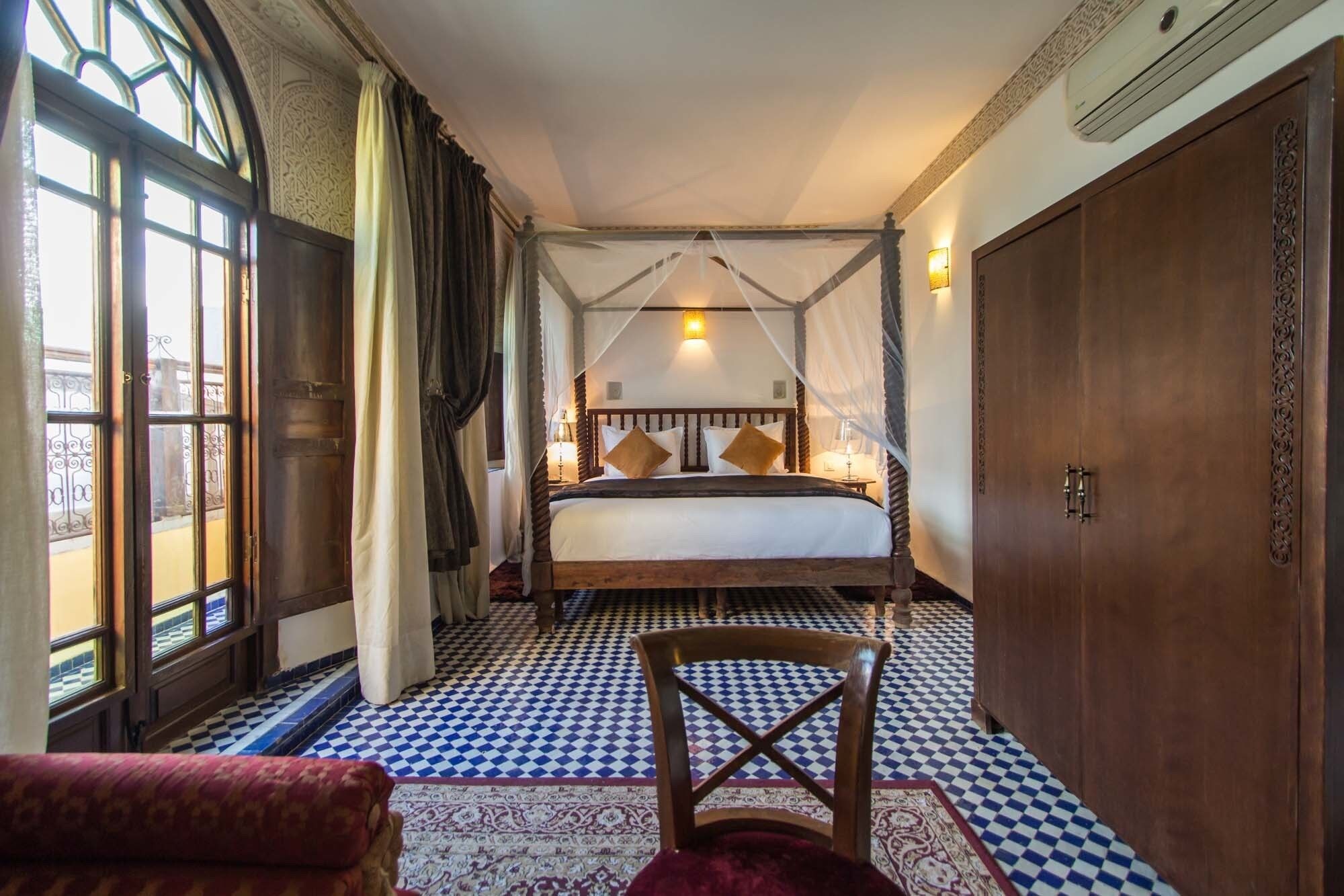 Azur, Suite, King Bed 2/2