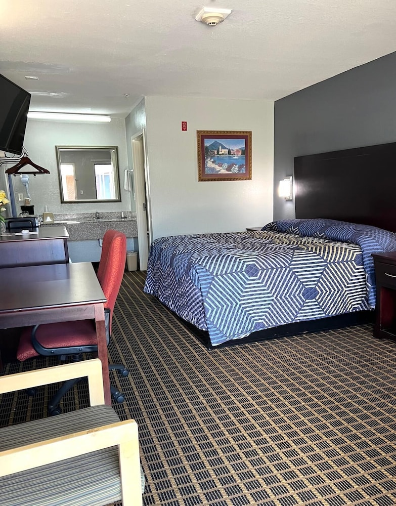 King Bed Accessible Smoking