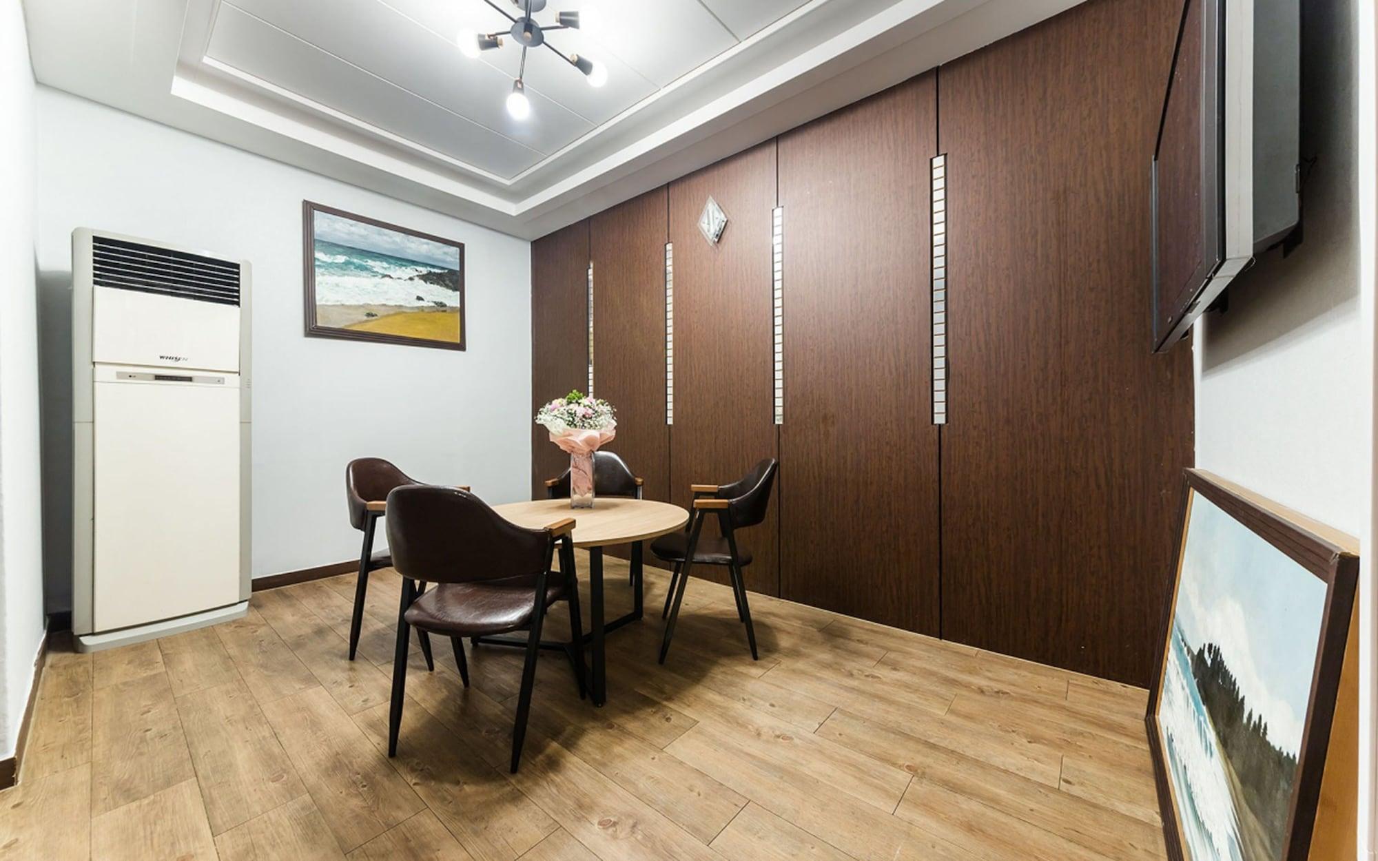 No 1 Hotel 27/44