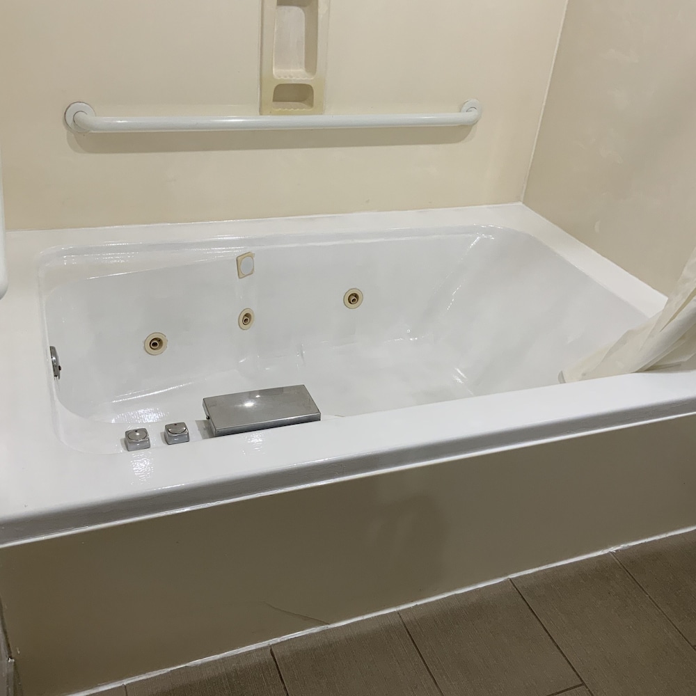 Room, 2 Double Beds, Jetted Tub, Quality Inn Suites University Airport 2/2