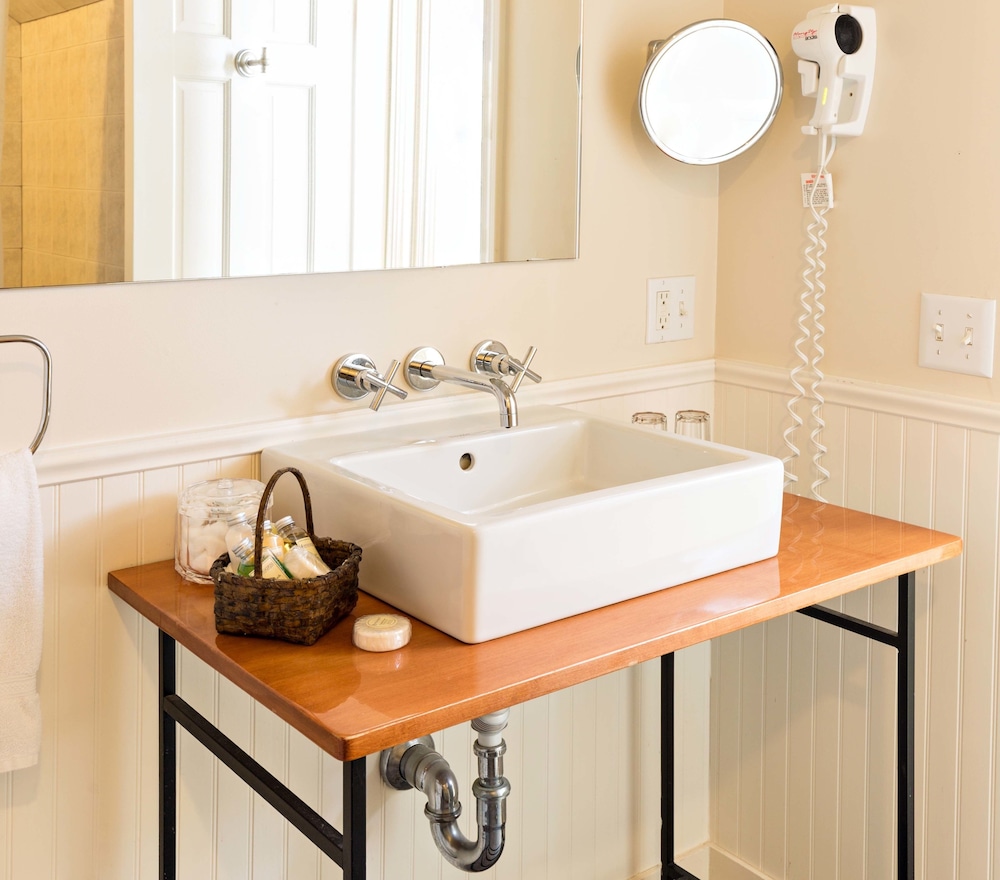 Brass Key Guesthouse - Adults Only 60/67