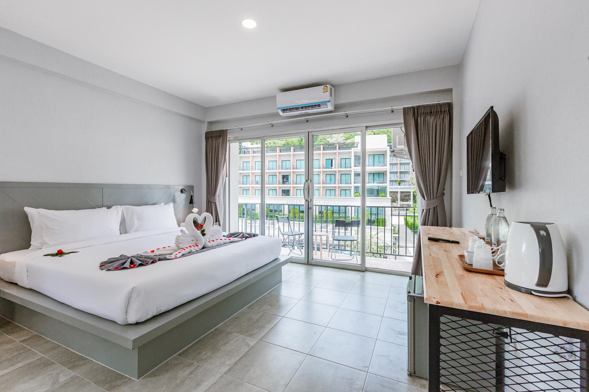 Lanai, Deluxe, King Bed, City View