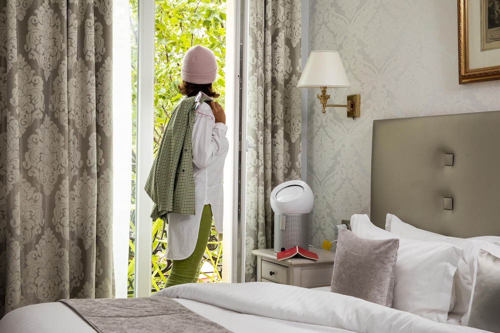 Hotel Plaza Elysees 50/50