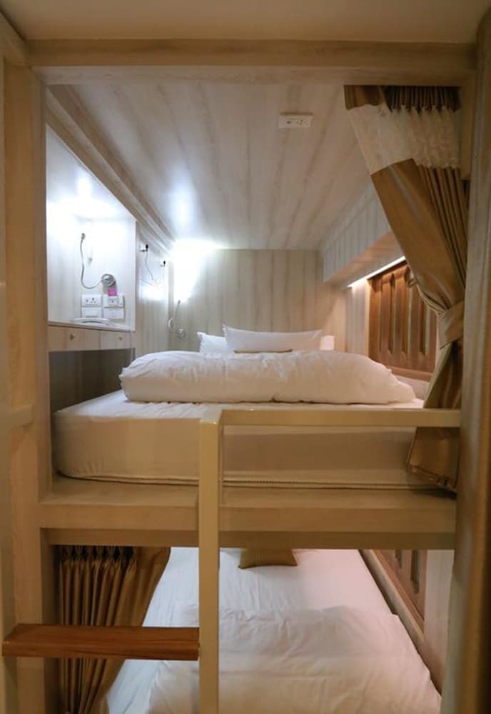 Lady M Hostel At Suvarnabhumi Airport - Female Only 12/49