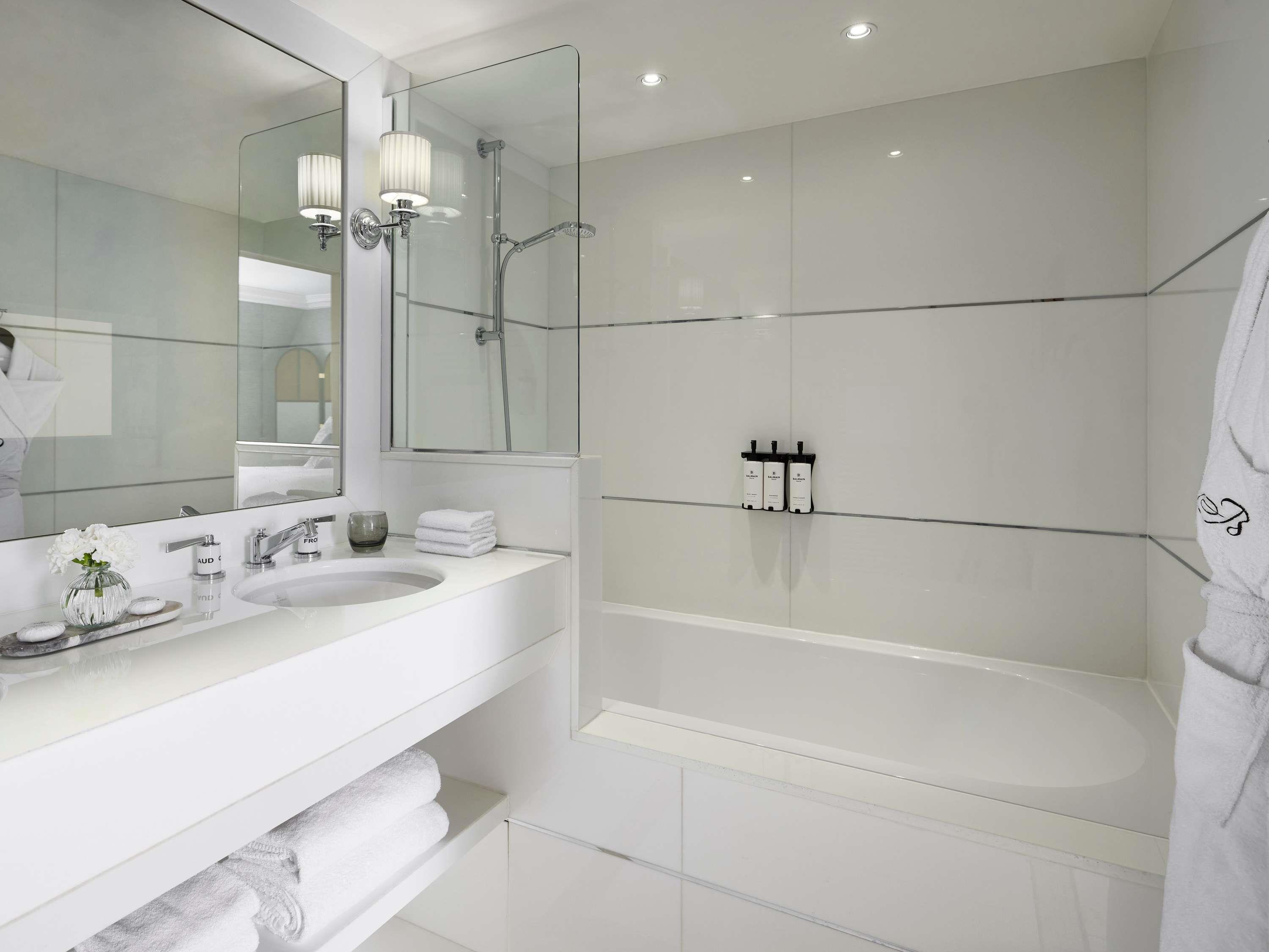 Eiffel, Prestige, Suite, 2 King Beds, Eiffel View, Living Area