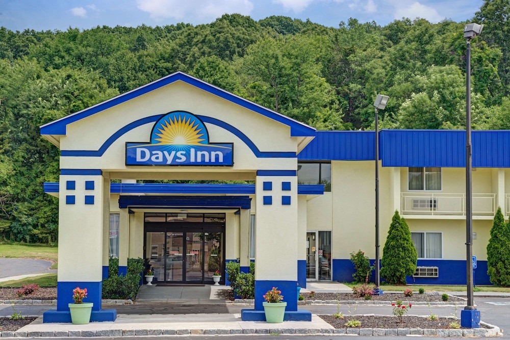Days Inn by Wyndham Southington 1/25