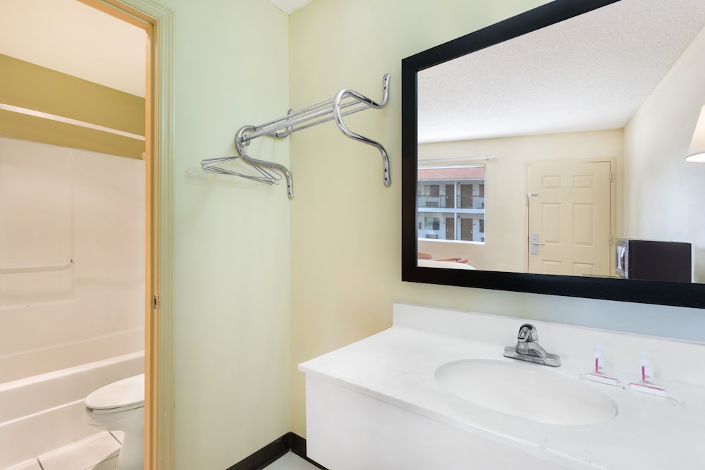 Economy Inn by OYO Ashburn I-75 46/54
