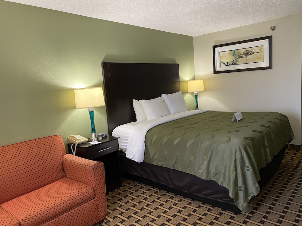 Quality Inn Morton at I-74 15/32
