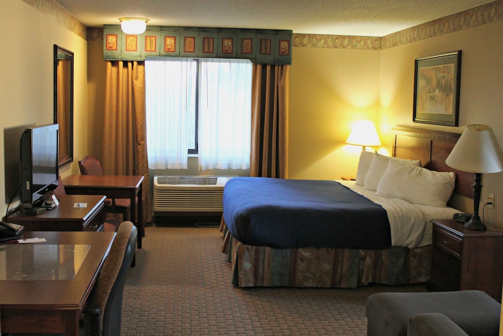 Horse Creek Inn - McCook 12/36