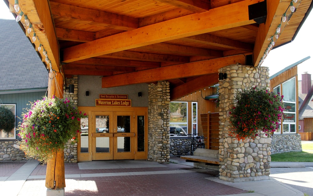 Waterton Lakes Lodge Resort 4/50