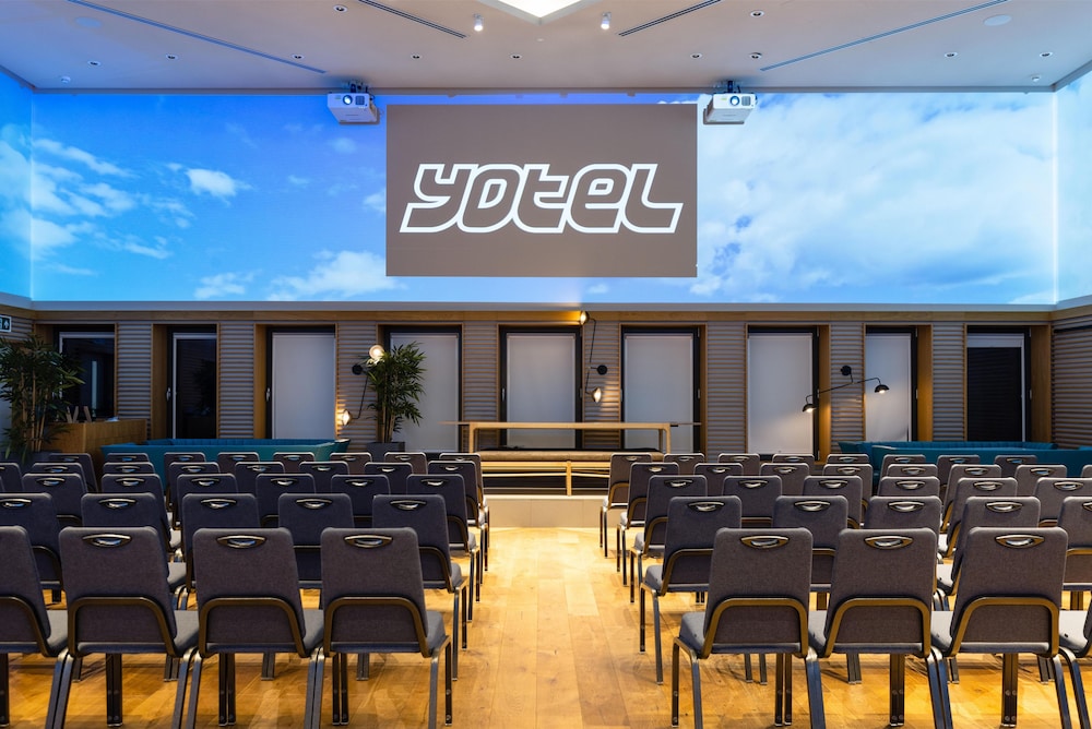 YOTEL Edinburgh, Select by Hilton 67/72