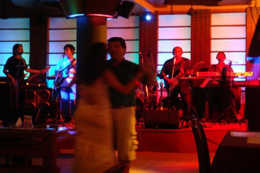 P 72 Hotel Bar 43/50