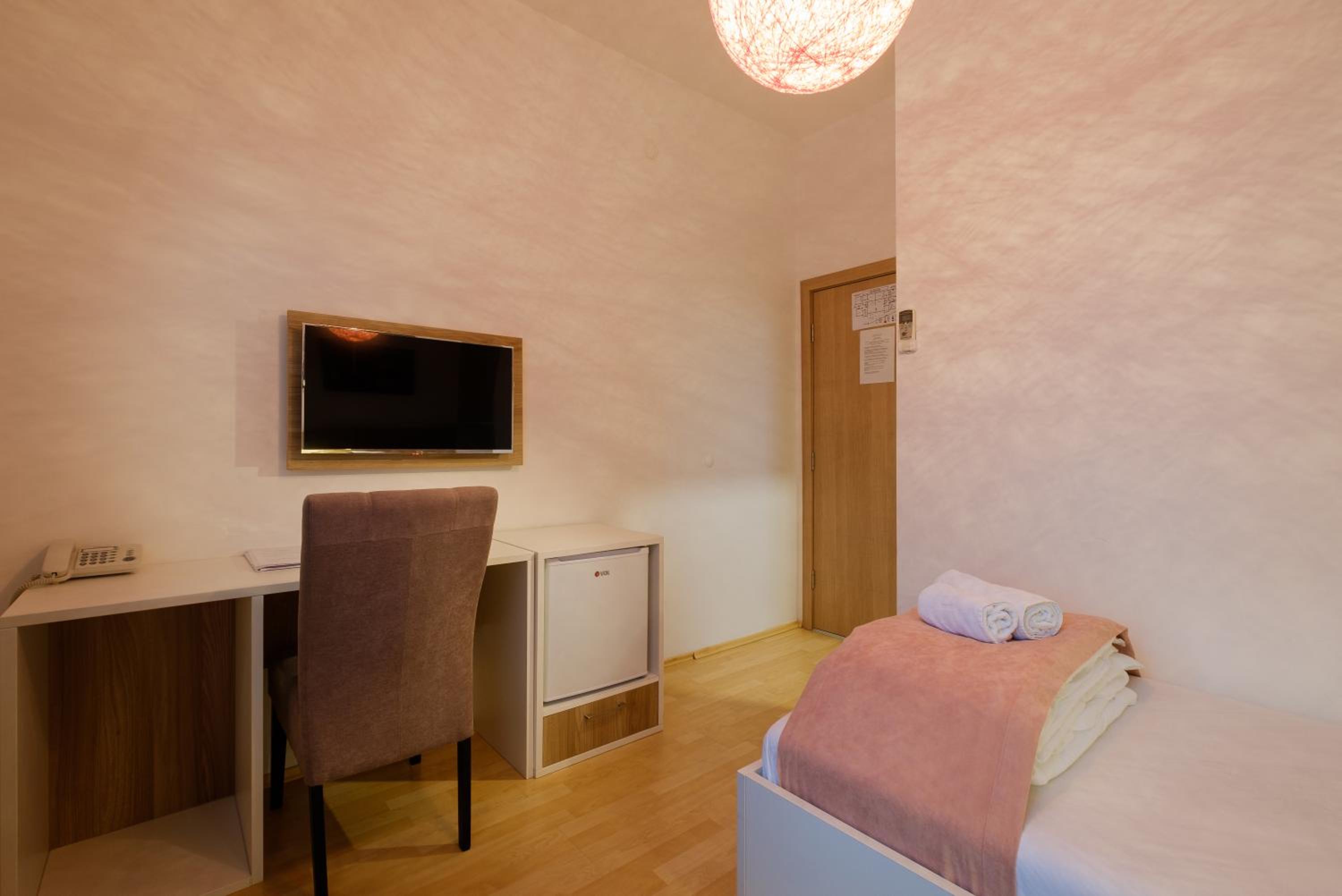 Airport Garni Hotel Belgrade 48/58