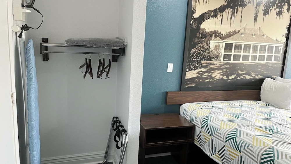 Studio6 Suites Opelousas, LA 25/55