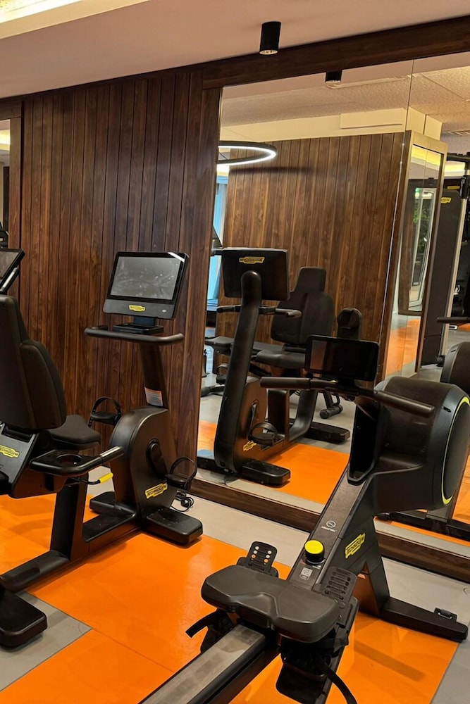Golden Rose Hotel & Spa 24/32