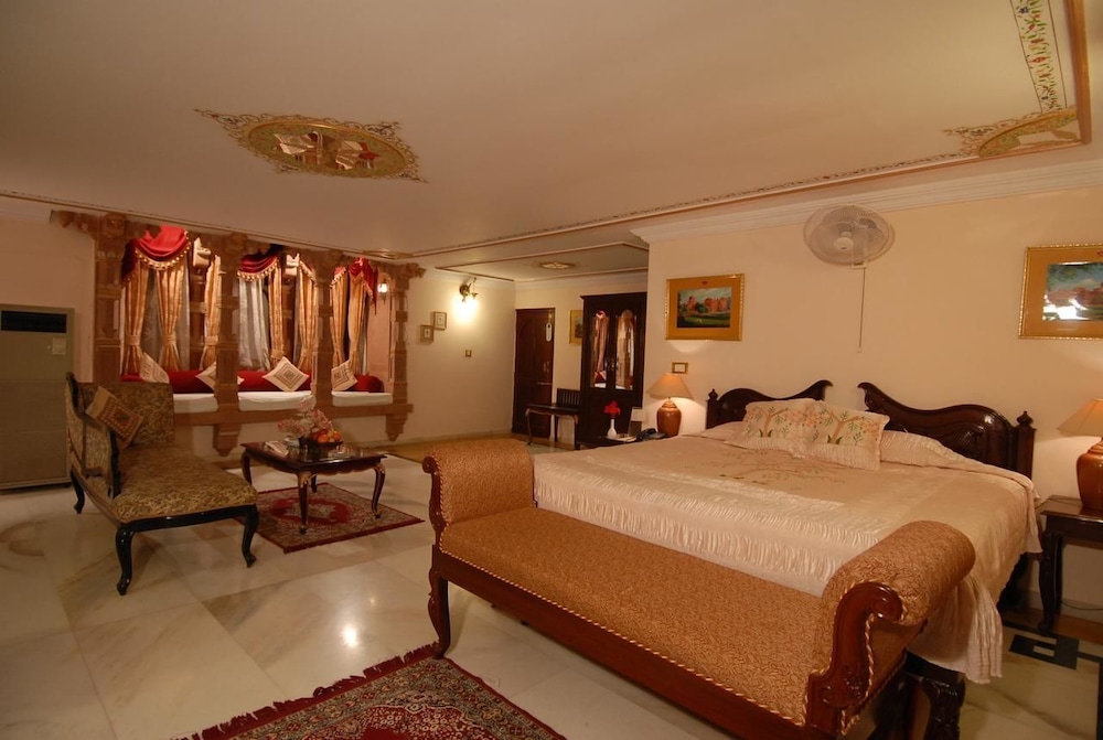 Laxmi Niwas Palace 13/65