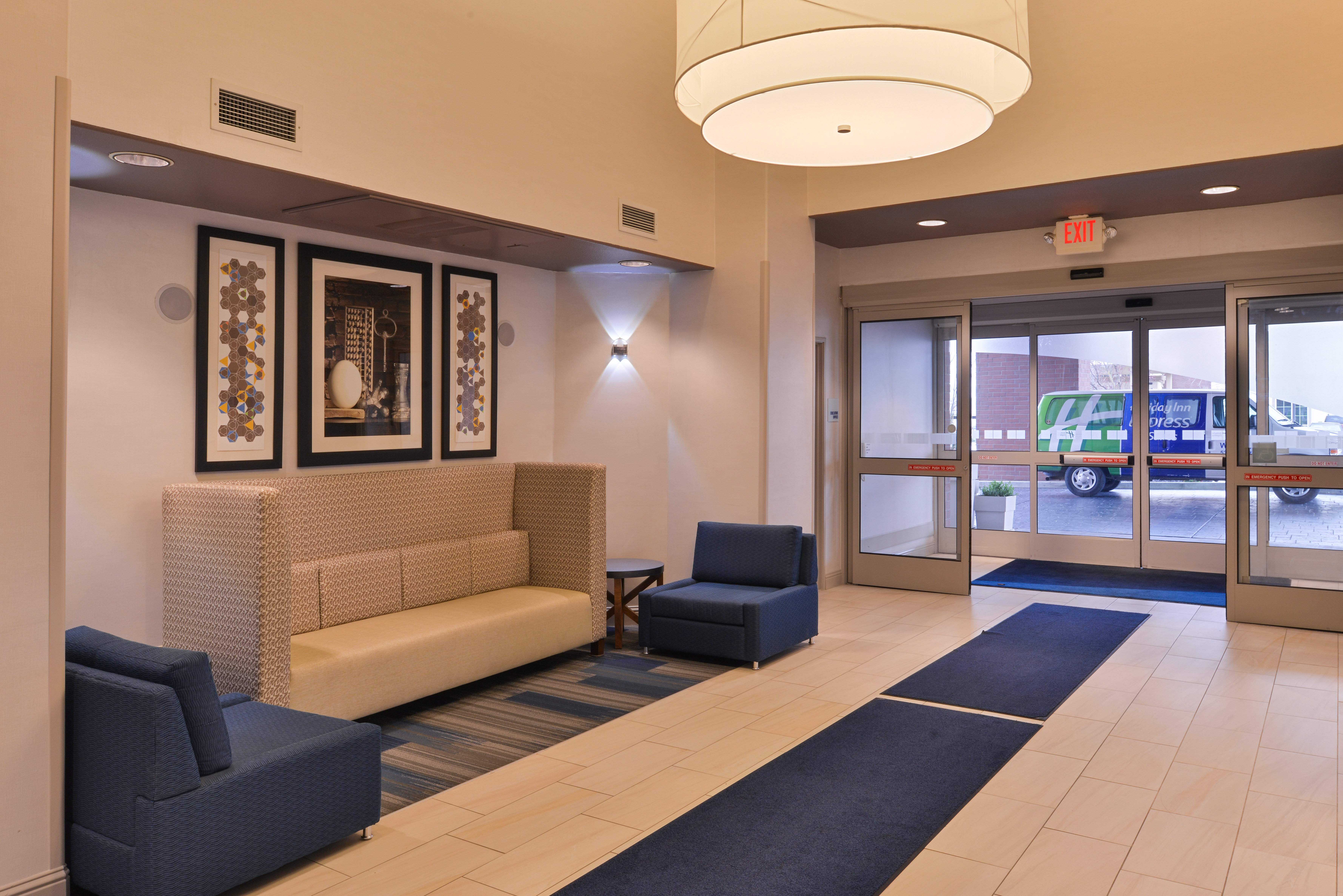 Holiday Inn Express Woodland 33/53