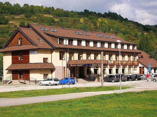 Gold Hotel 5/50