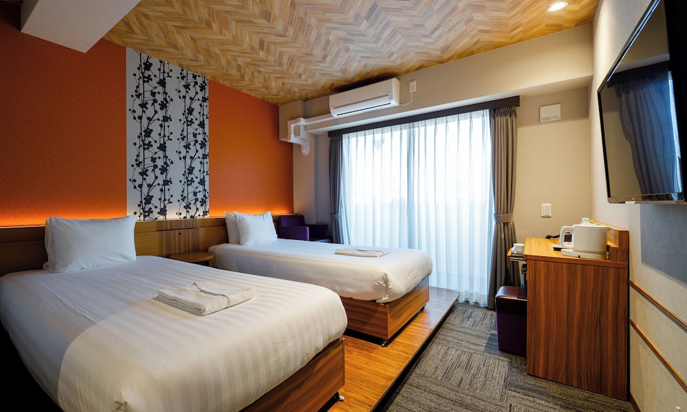 DELUXE, TWIN BEDS