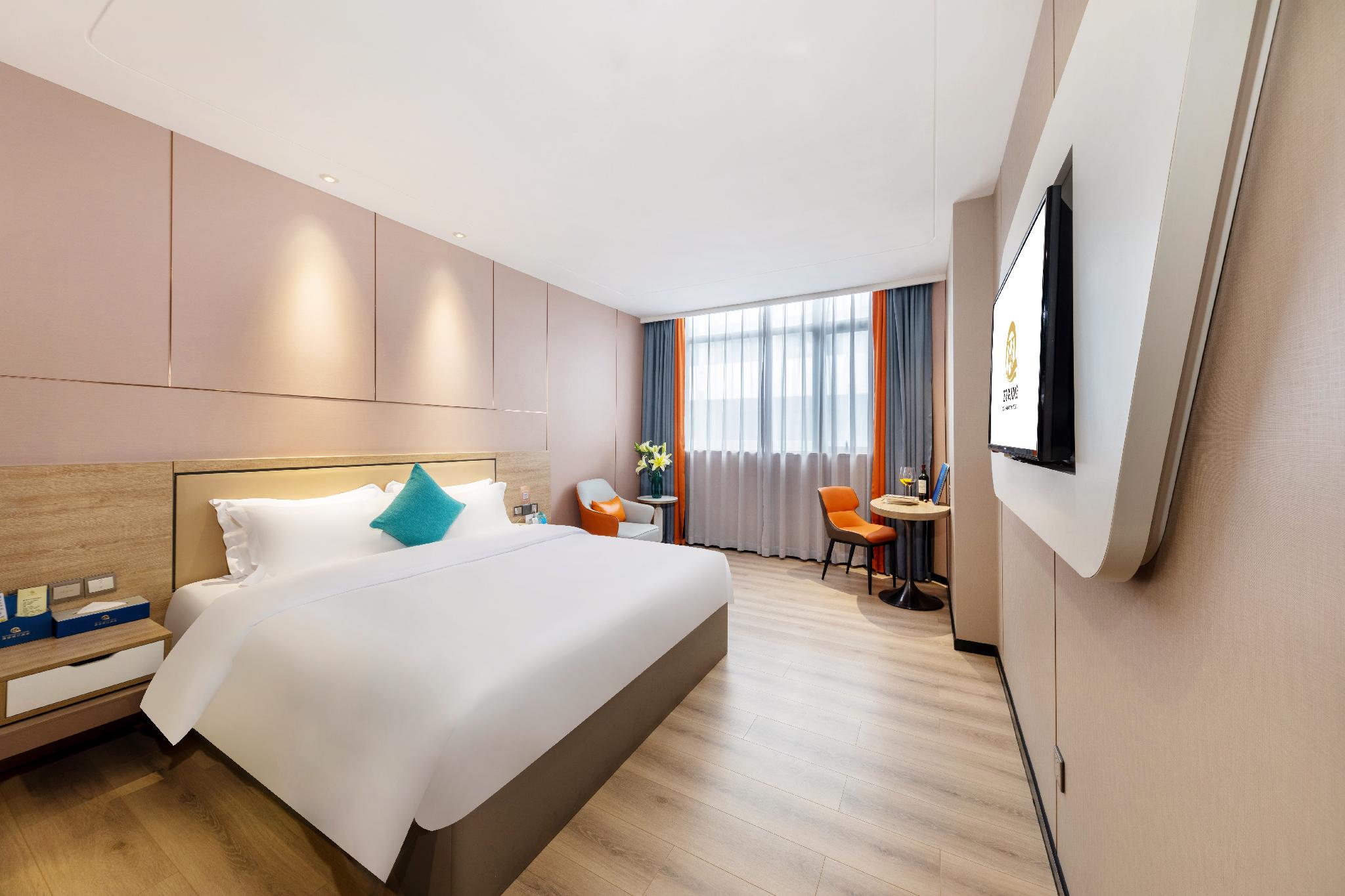 Standard, Queen Bed