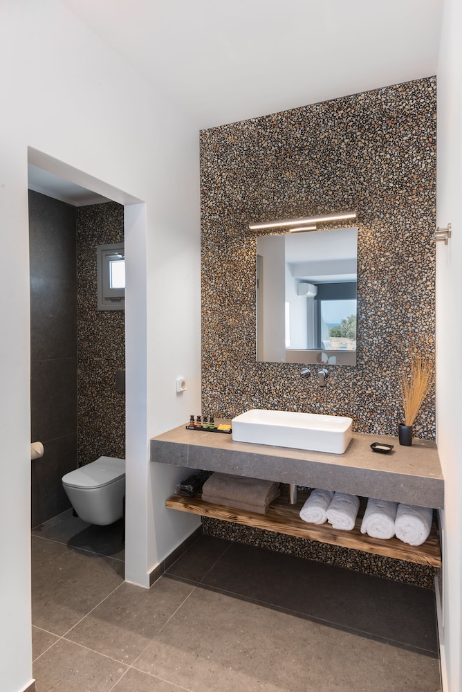 Volcanic Arc Santorini Suites 59/59