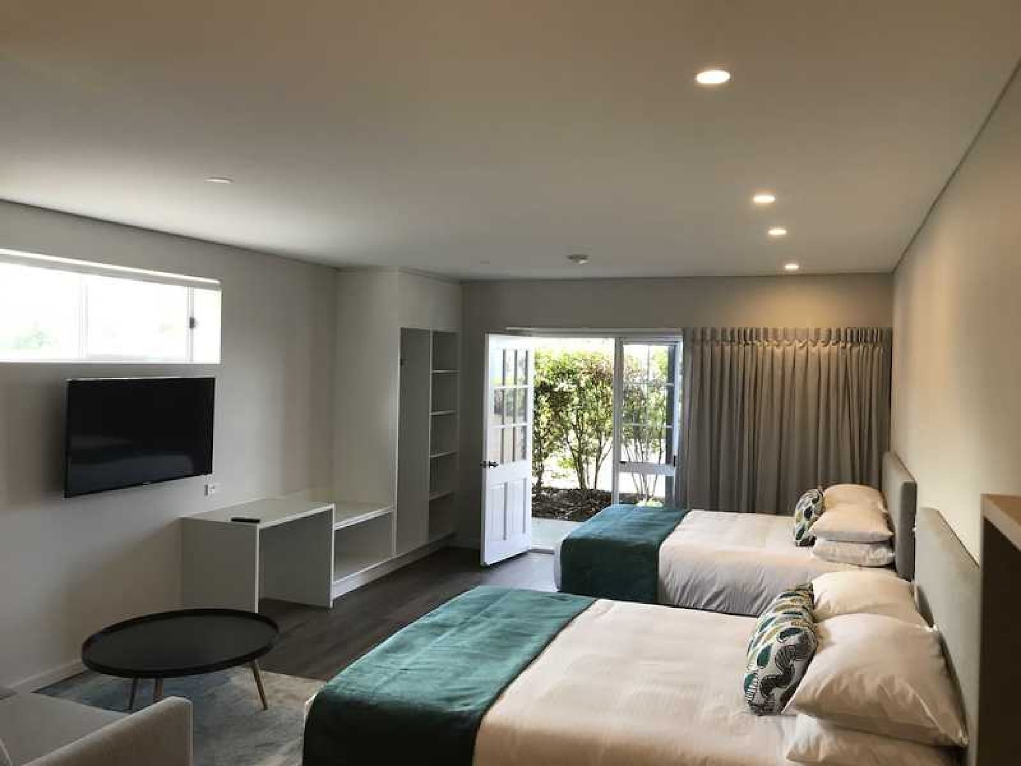 FAMILY, MULTIPLE BEDS