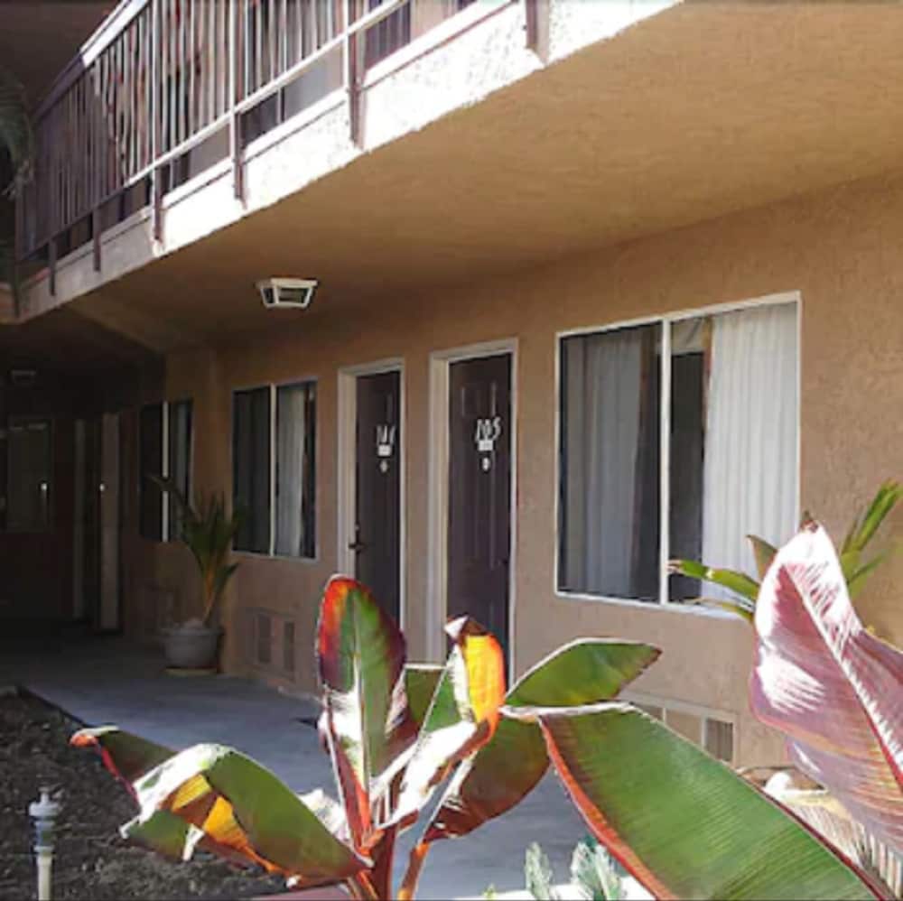 Rivera Motel 22/26