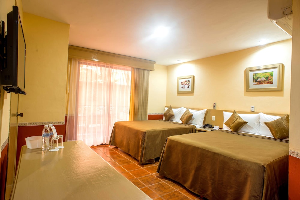 Hotel Del Gobernador 12/50