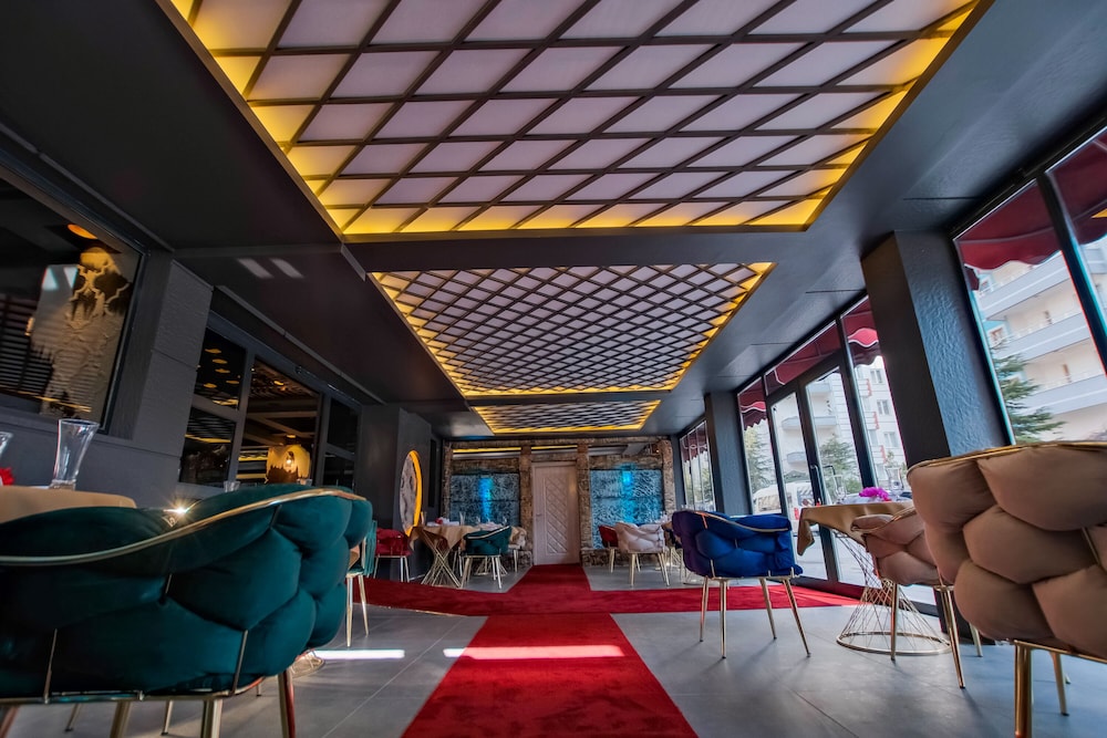Moonday Hotel 32/44