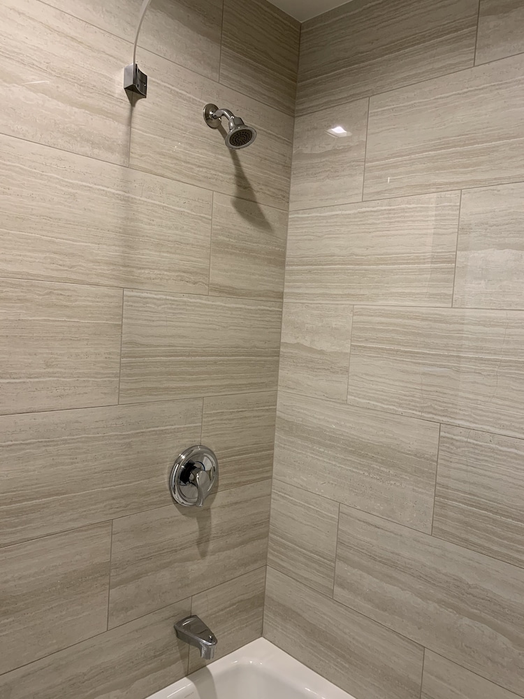 Industry Inn Amp Suites 39/60