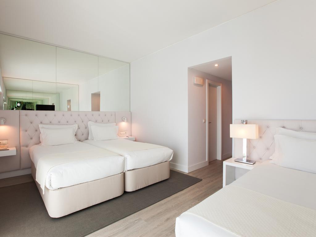 Room, Triple, City View