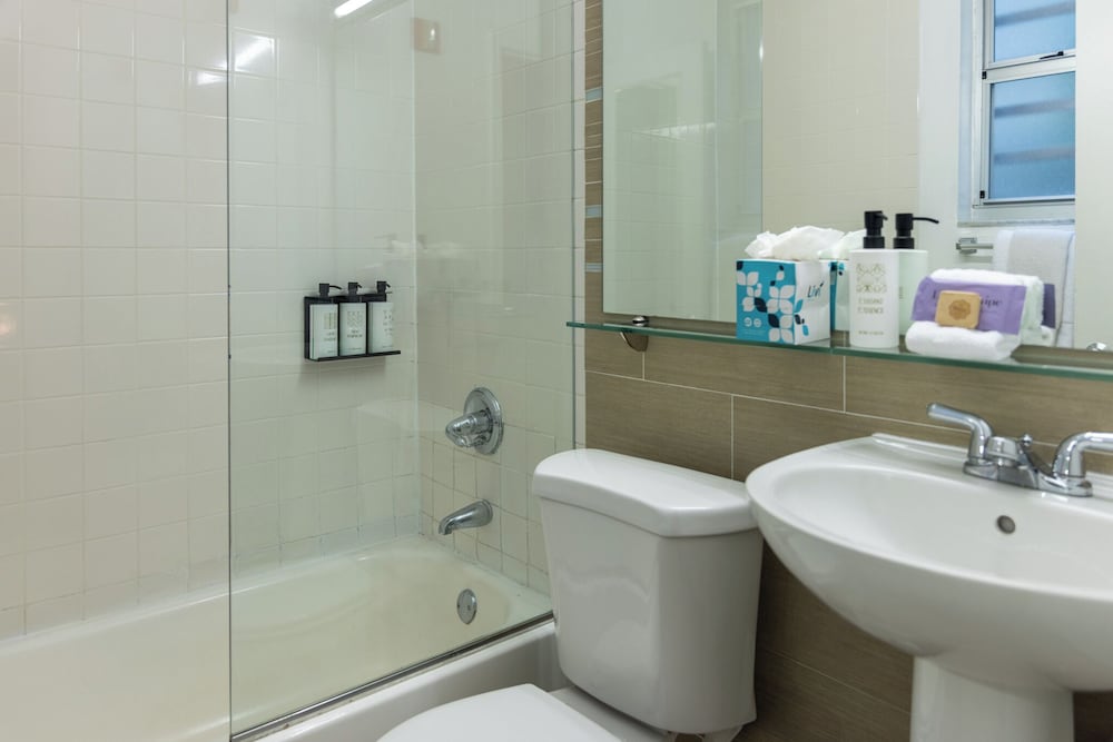 CREST Hotel & Suites 66/66