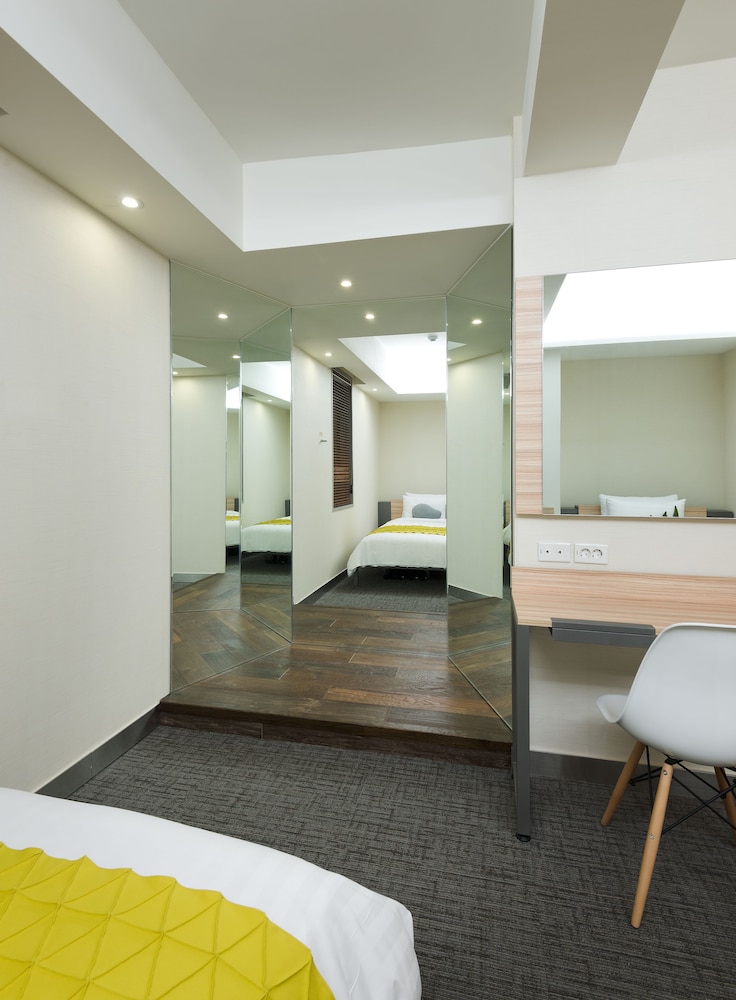 Metro Hotel Myeongdong 11/71