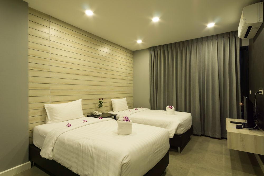 C Cha-Am Hotel 45/68