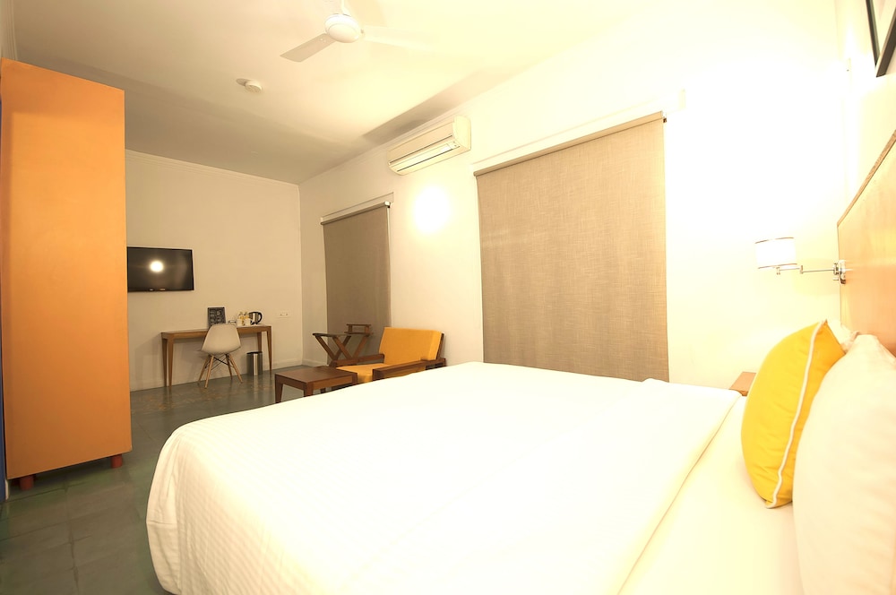 Bloom Boutique - Signature Towers 23/55