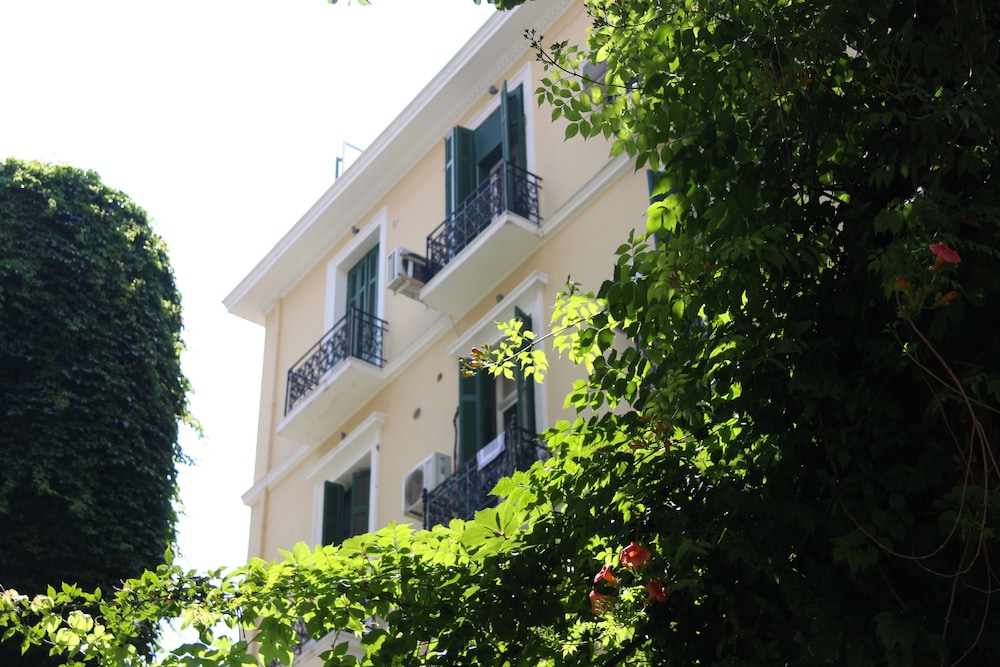 Elikon Hotel 24/32