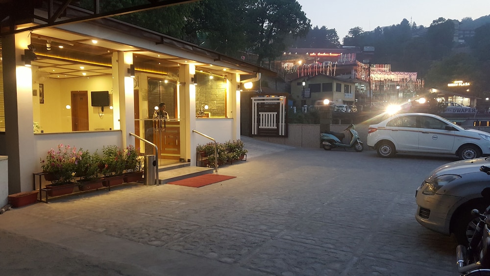 Oyo Rooms Mussoorie Library 30/38