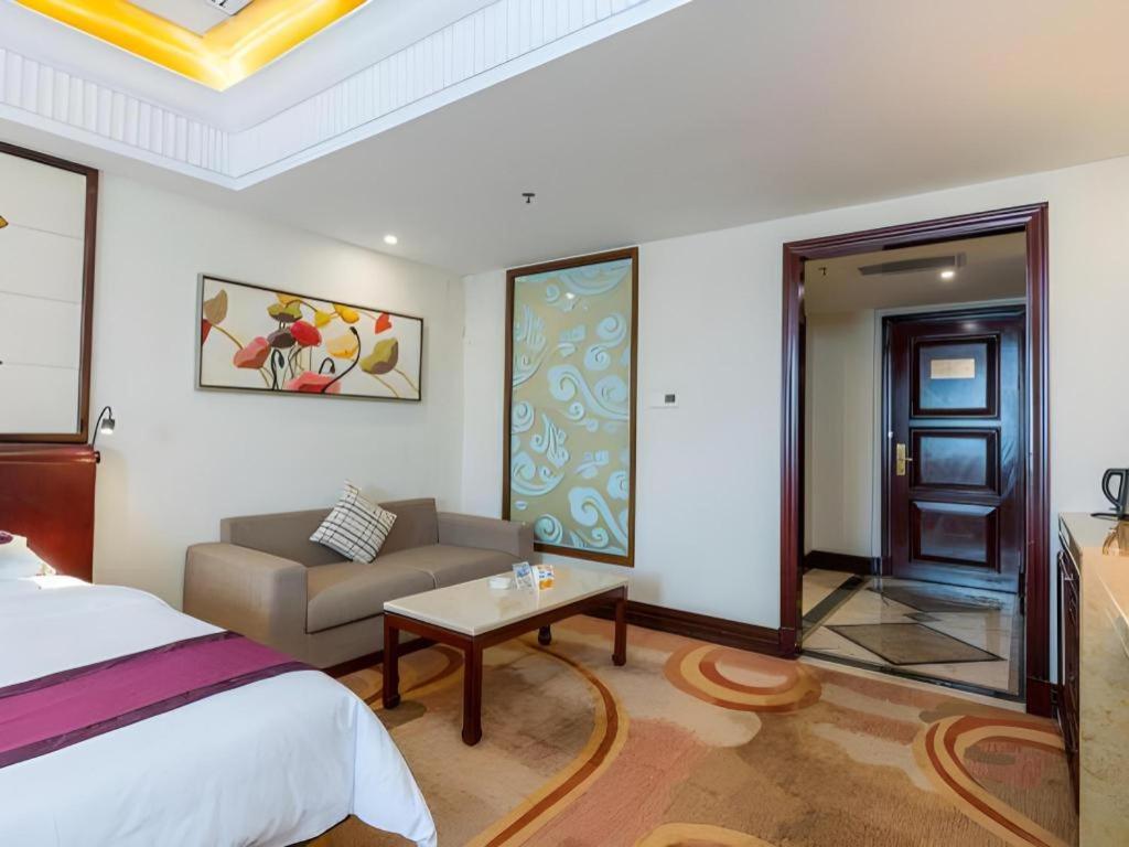 Sun City Hotel 25/50