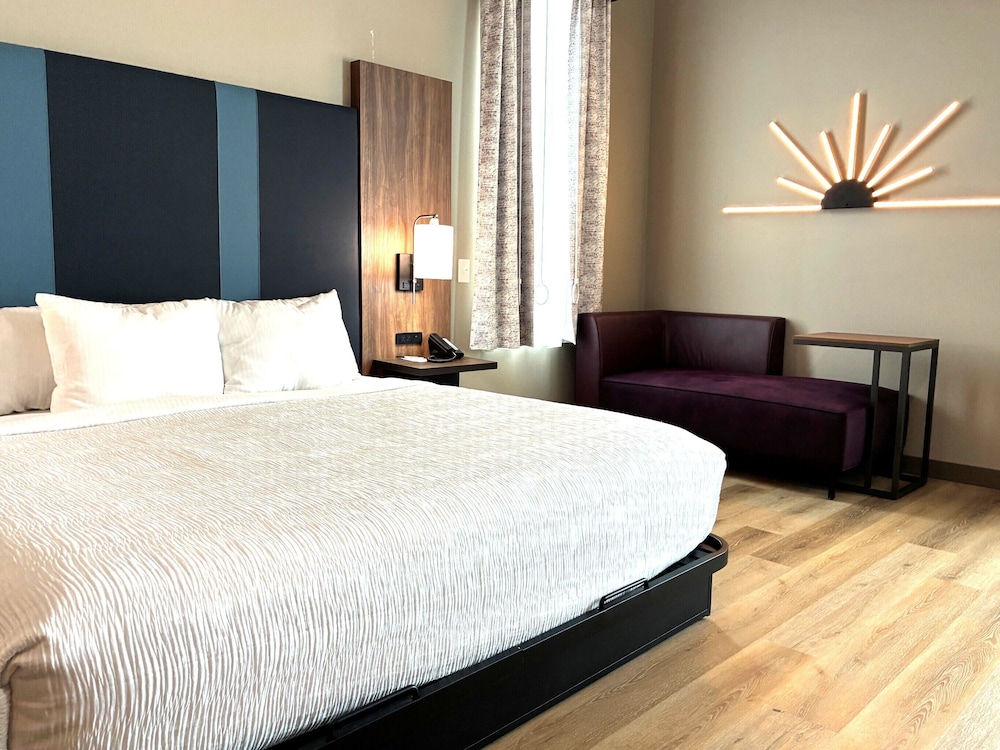 La Quinta Inn & Suites by Wyndham Athens 12/49